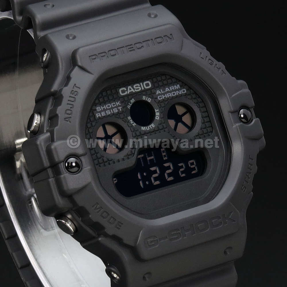 時計新品未使用 g-shock   dw-5900bb-1dr