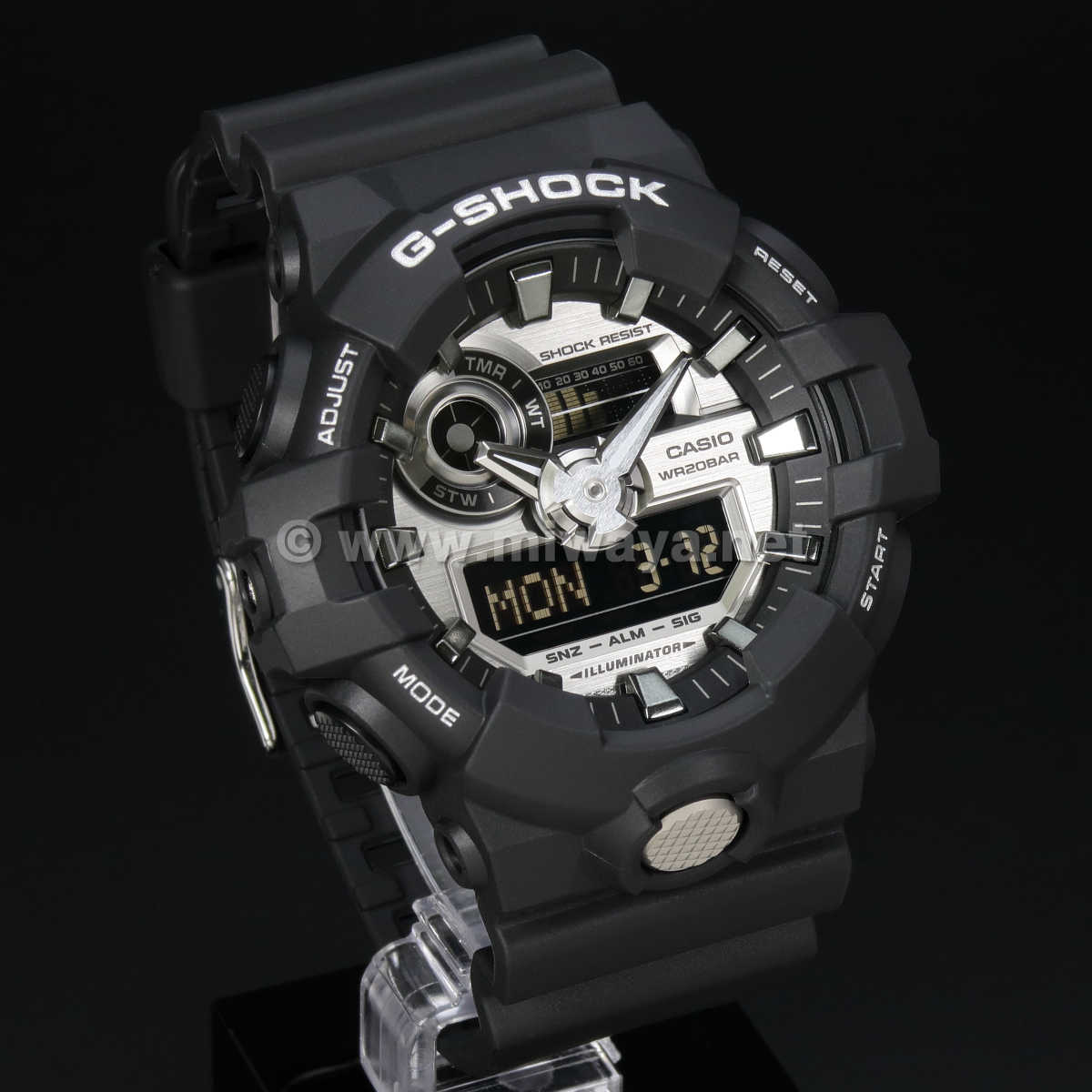 綺麗なG-SHOCK GA-710ブラックメタル